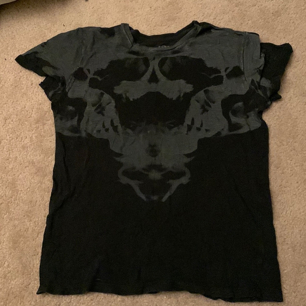 Black shirt with grey skull design.